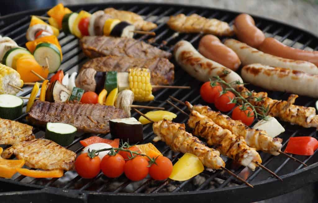 7 Easy Outdoor Dinner Ideas